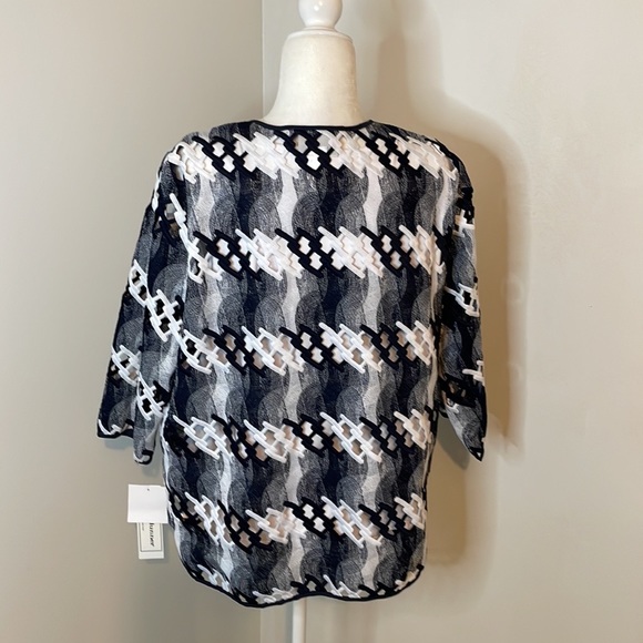 Alfred Dunner lace black & white size medium 2-in-1 top whit attached necklace - Picture 2 of 10